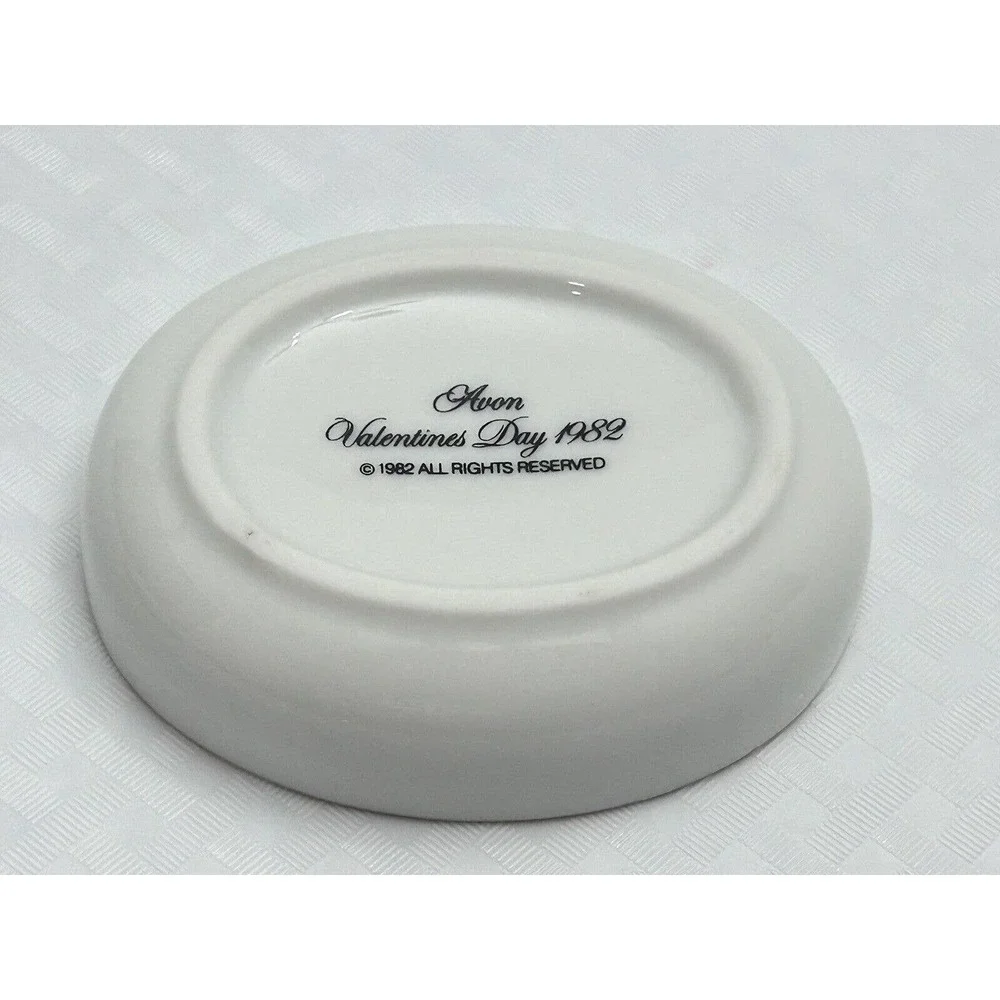 Sweet‎ Remembrance Ceramic Trinket Box Dish Avon Valentines Day 1982 Vintage